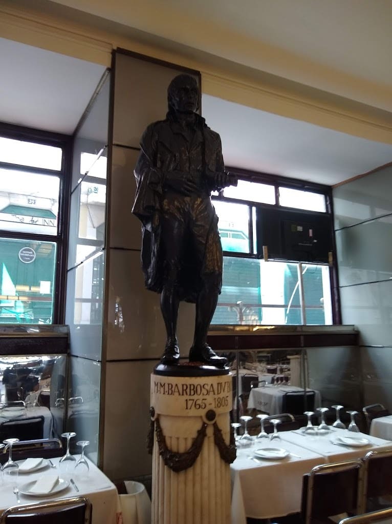 Estatua Bocage Cafe Nicola