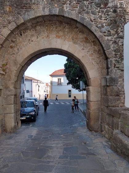 Arco Romano D. Isabel Évora Alentejo Portugal